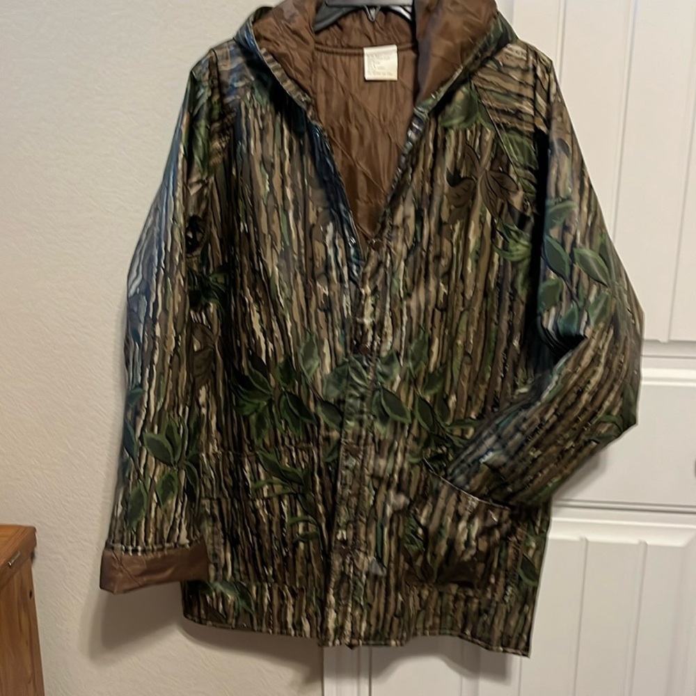 REALTREE men’s rain jacket.